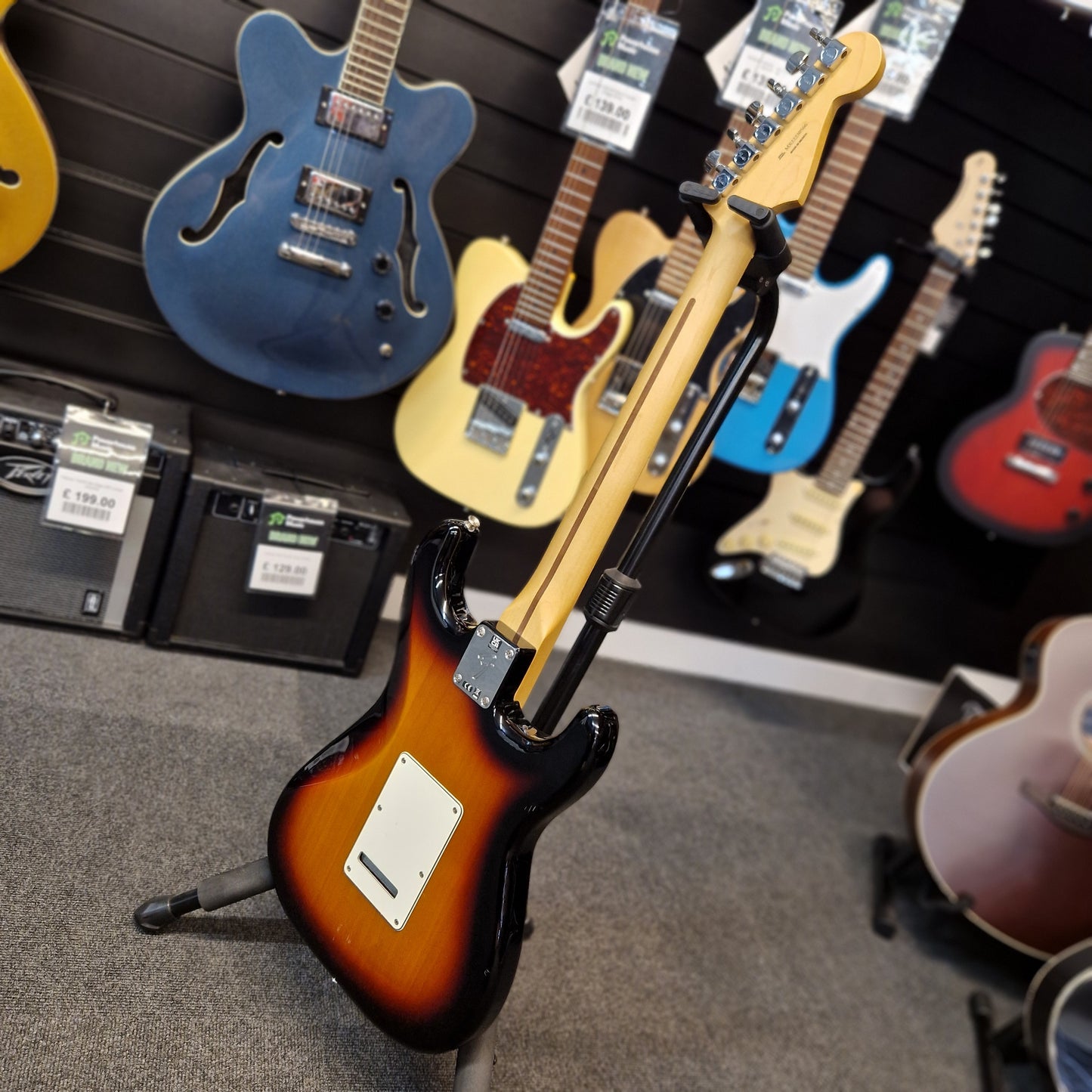 Pre-Owned Fender Player Stratocaster Left-Handed - 3-Colour Sunburst