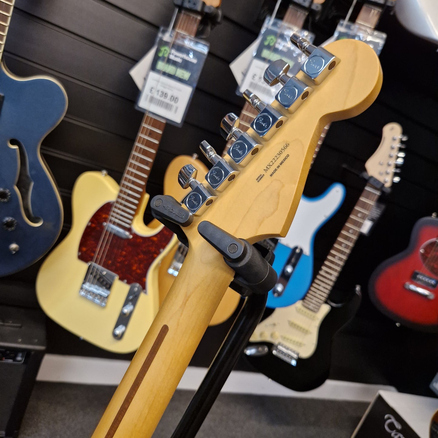 Pre-Owned Fender Player Stratocaster Left-Handed - 3-Colour Sunburst