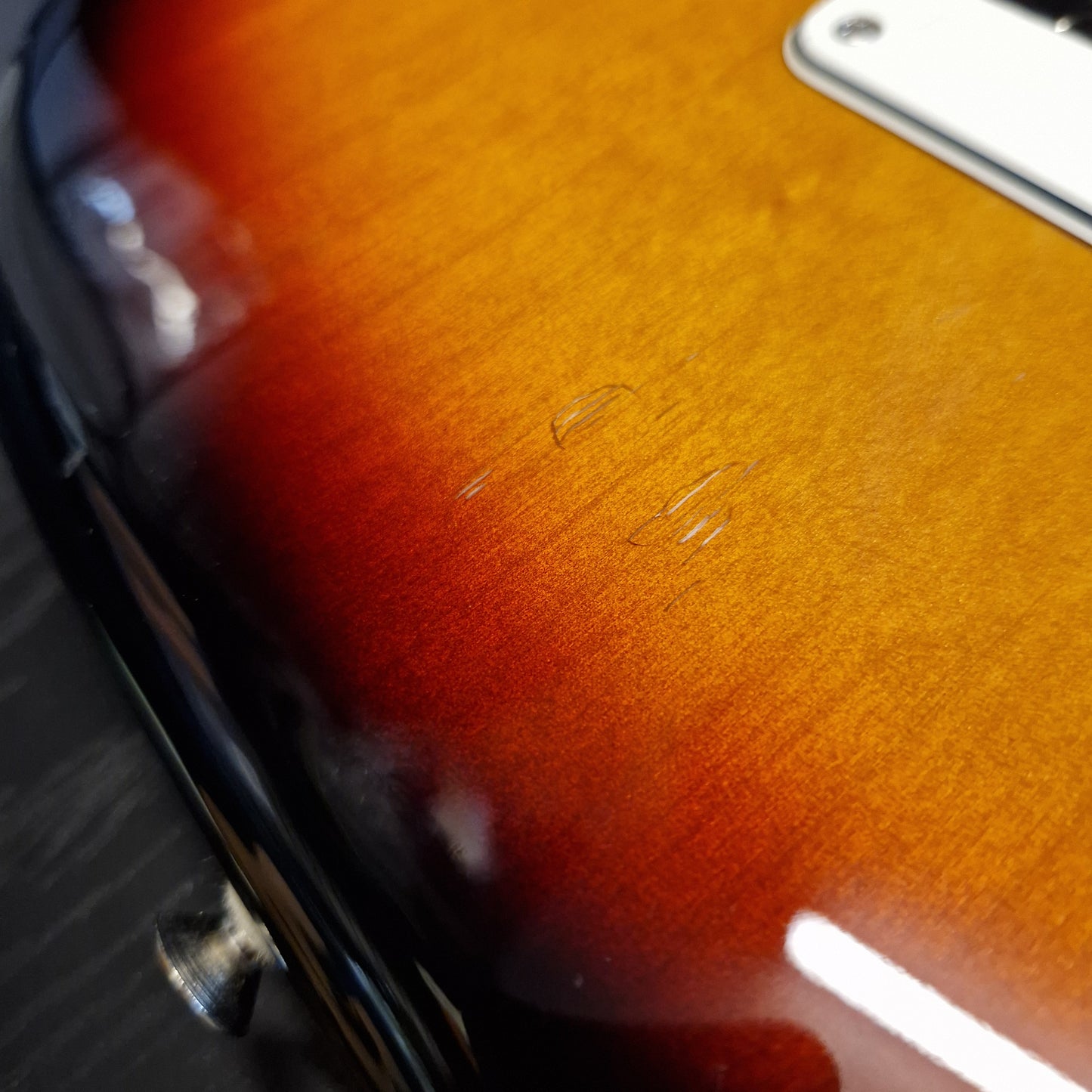 Pre-Owned Fender Player Stratocaster Left-Handed - 3-Colour Sunburst