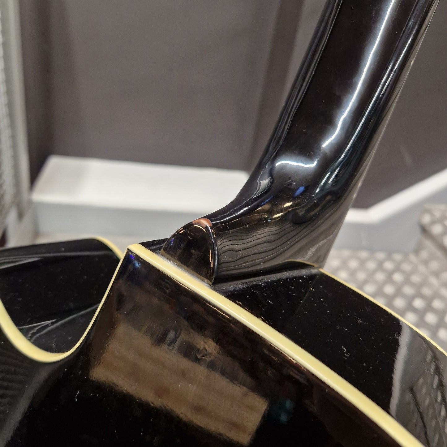 Pre-Owned Cruiser back of neck joint