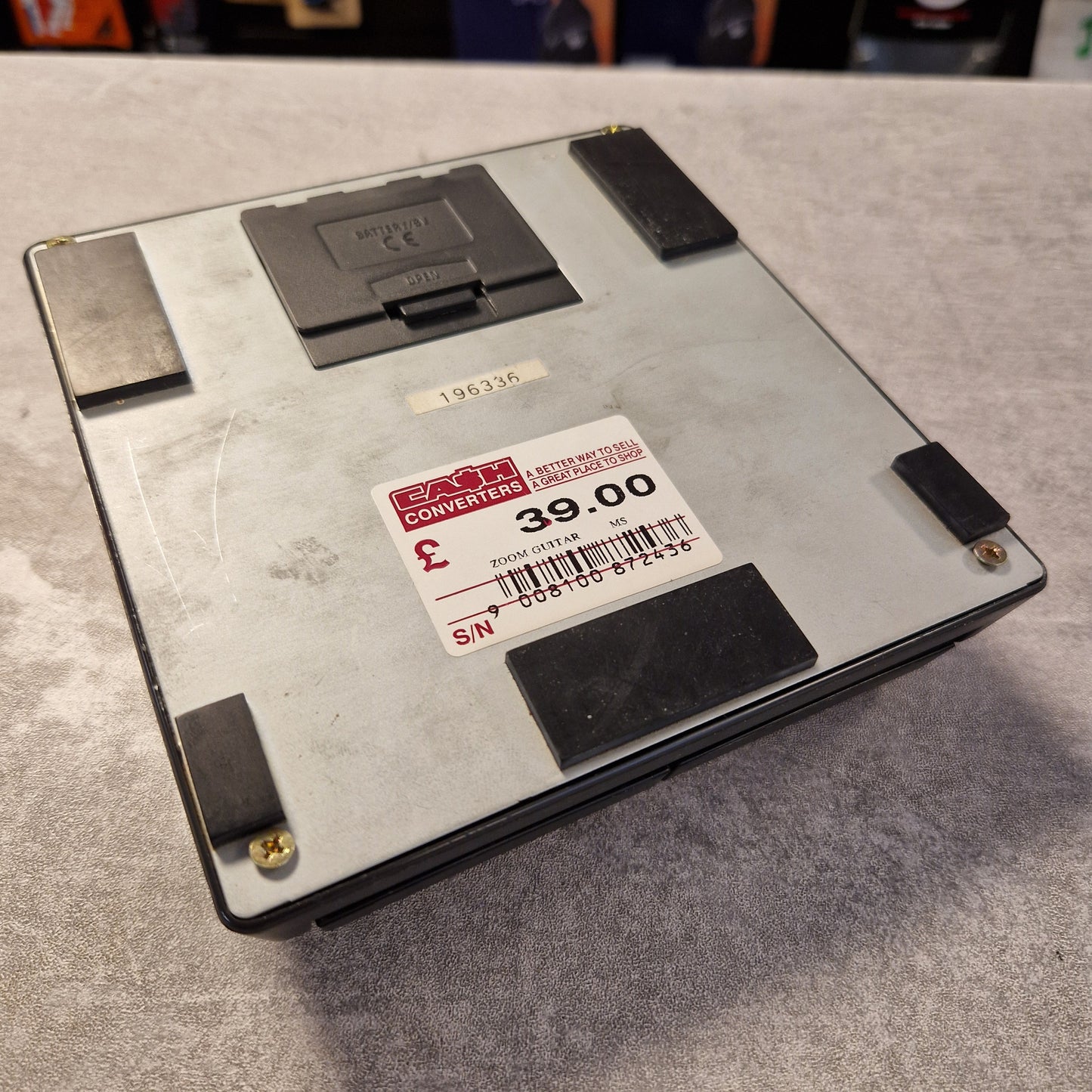 Pre-Owned Zoom 505 Metal box with a label on a gray surface