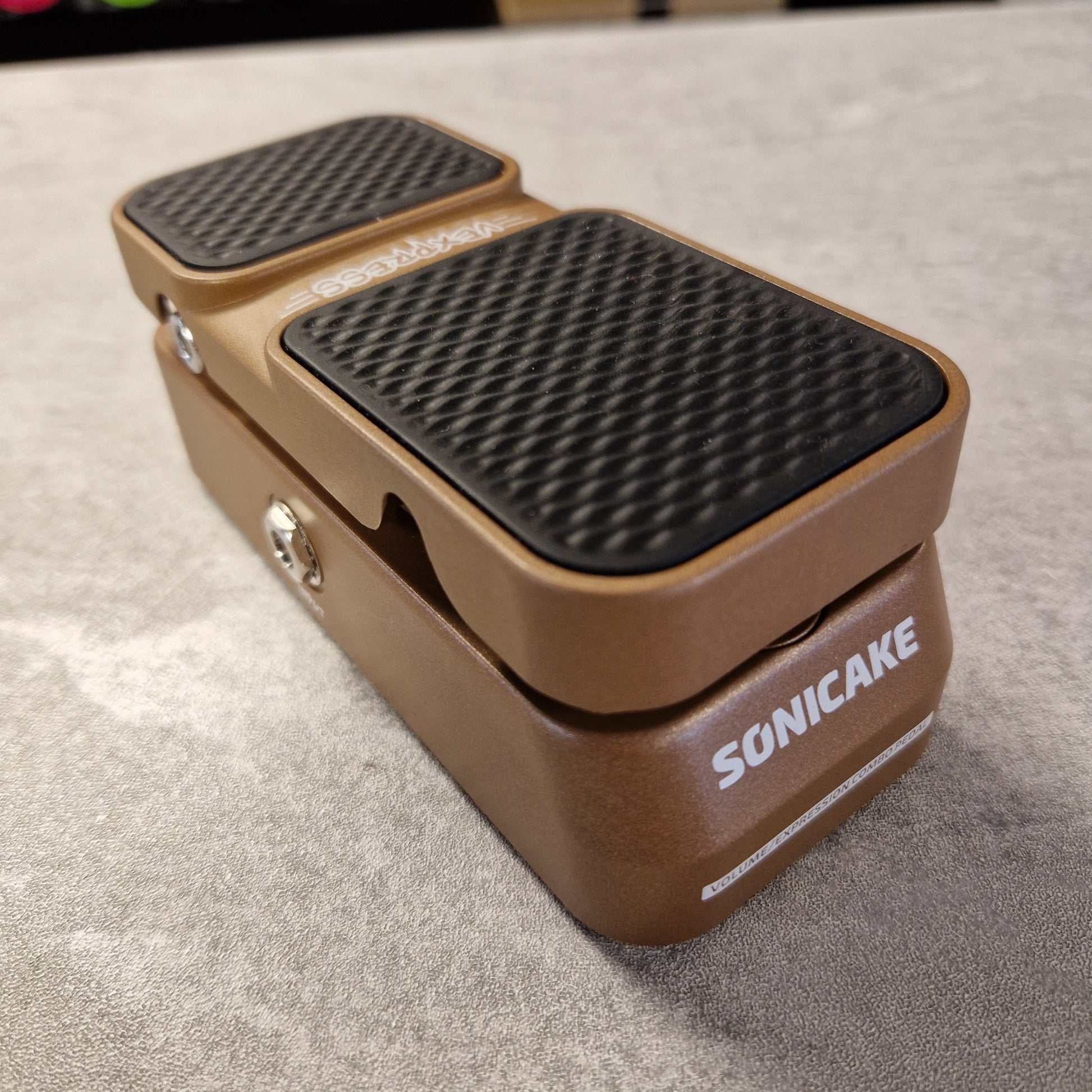 Pre-Owned Sonicake pedal with grey background