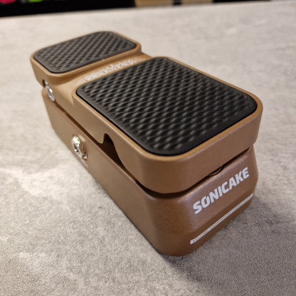 Pre-Owned Sonicake pedal with grey background