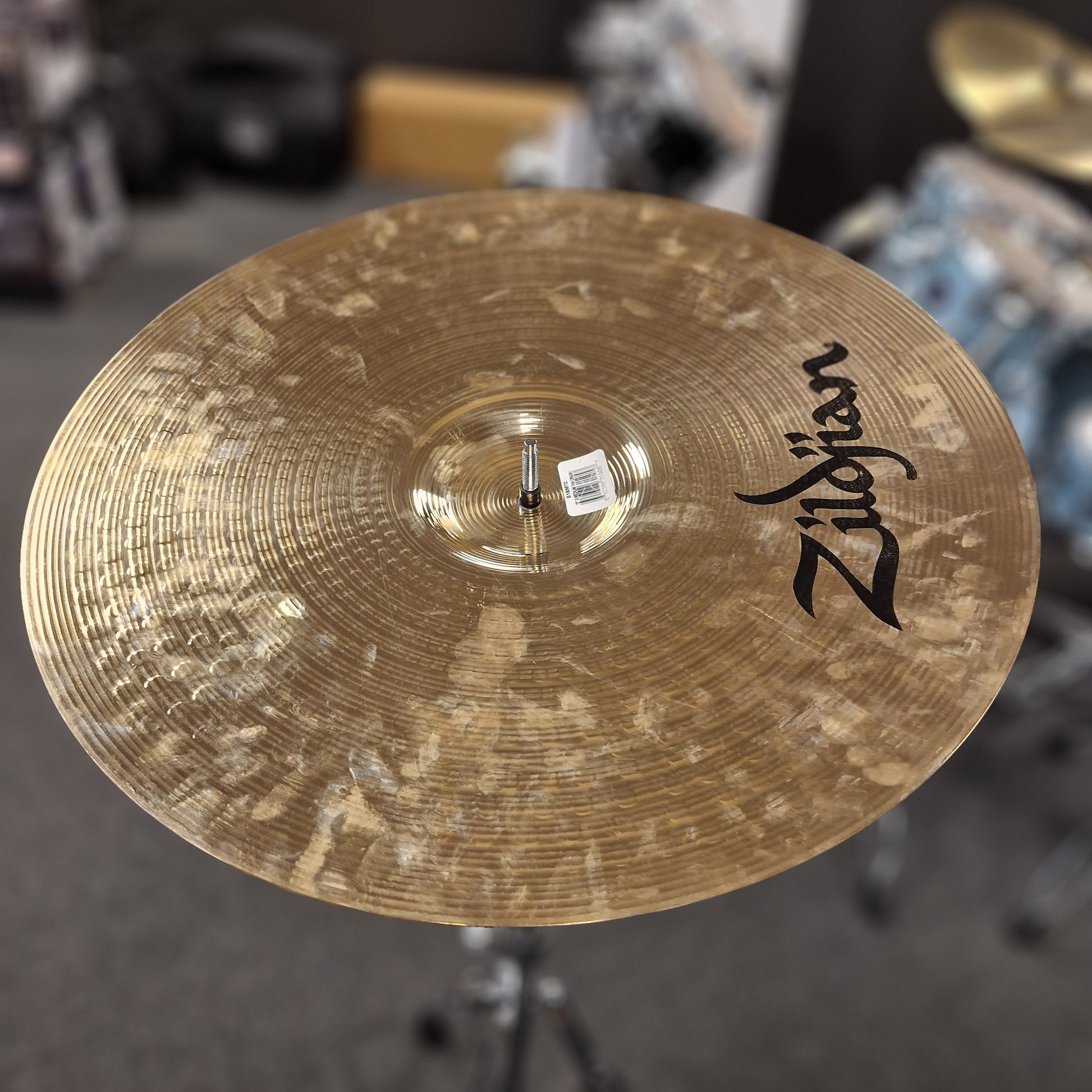 Pre-Owned Zildjian Cymbal with Zildjian logo on a blurred background