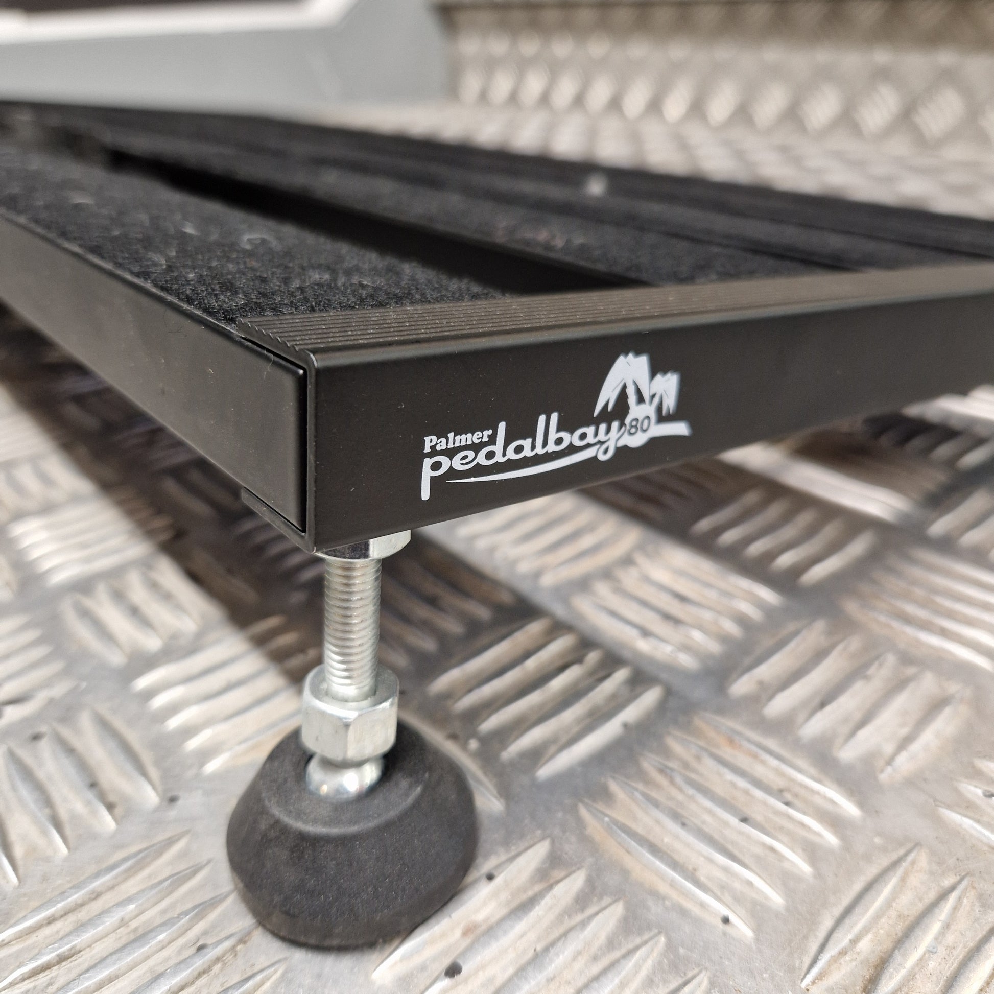 Pre-Owned Palmer pedalboard close side up shot