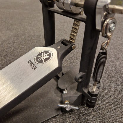 Pre-Owned Yamaha Close-up of a Yamaha guitar part on a textured surface