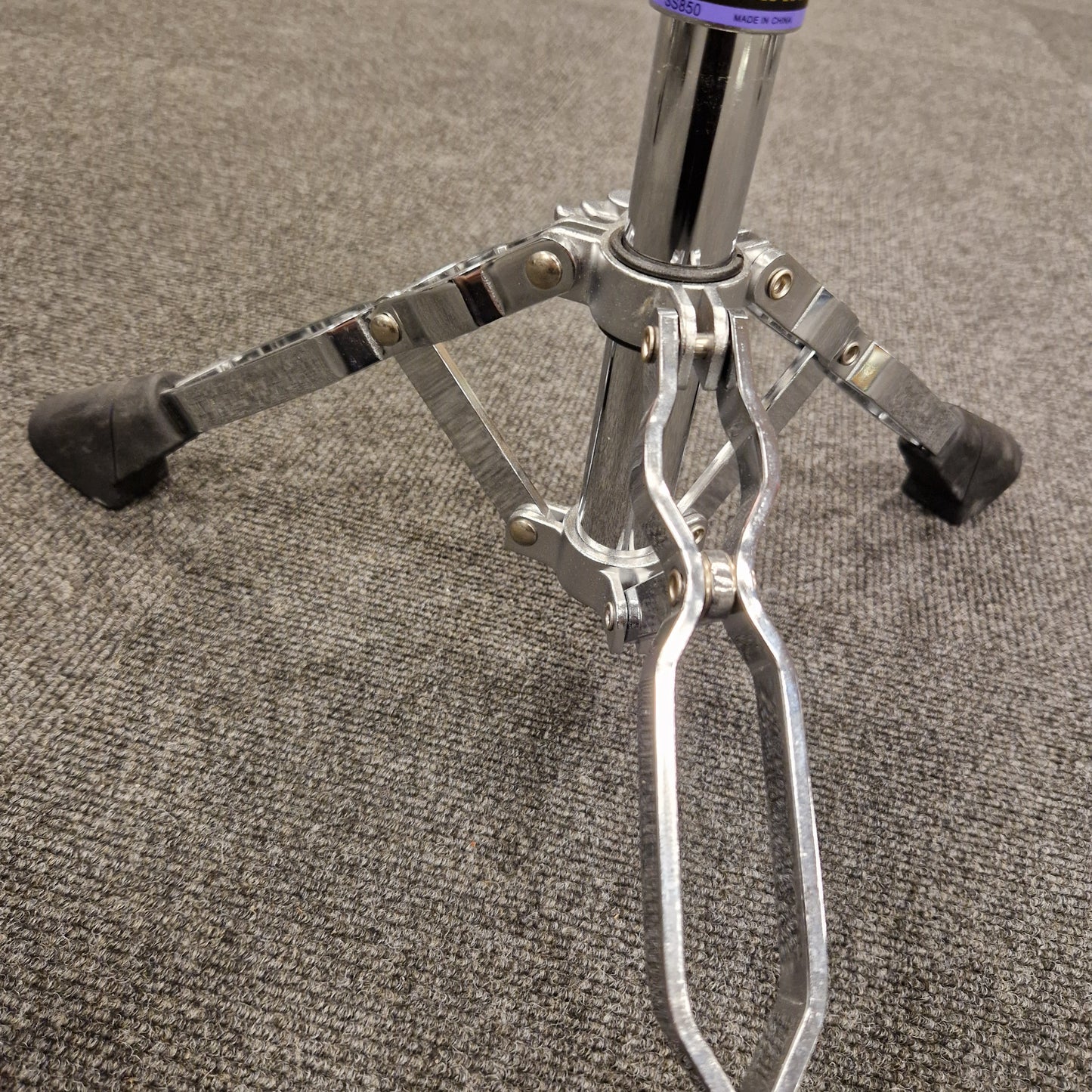 Pre-Owned Yamaha Metallic bicycle pedal on a textured gray surface