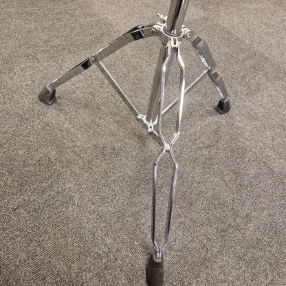 Pre-Owned Yamaha Drum stand on a gray carpeted floor