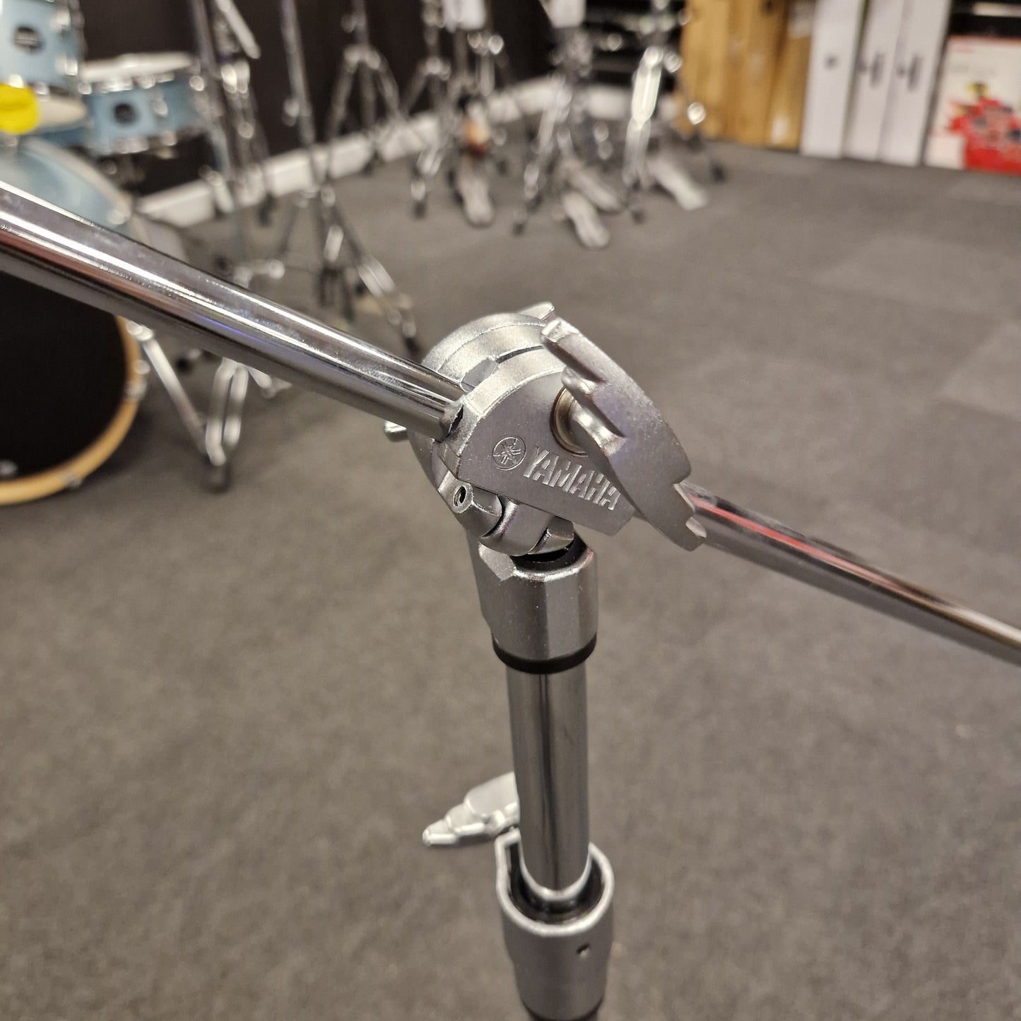Pre-Owned Yamaha Close-up of a drum stand with a blurred background
