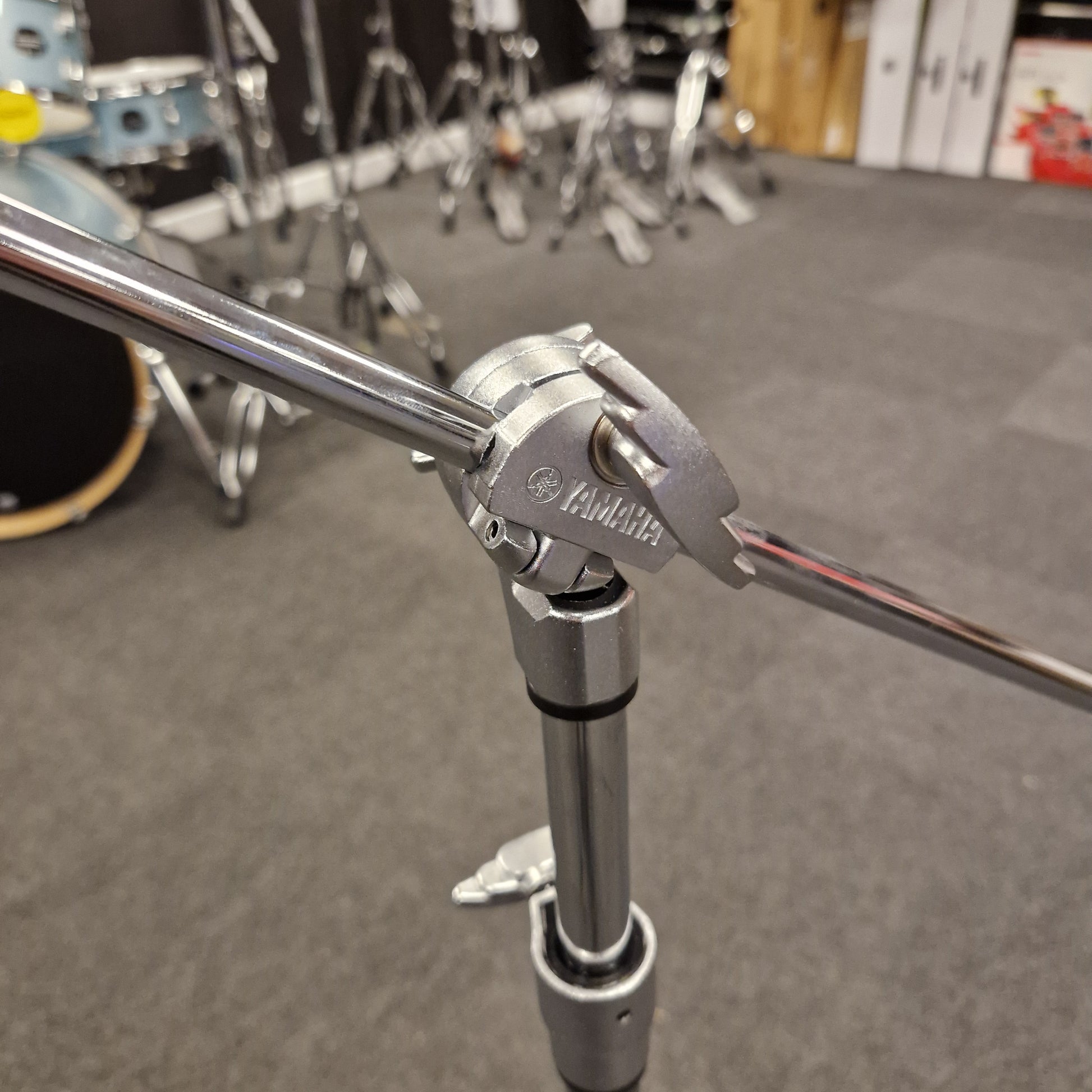 Pre-Owned Yamaha Close-up of a drum stand with a blurred background