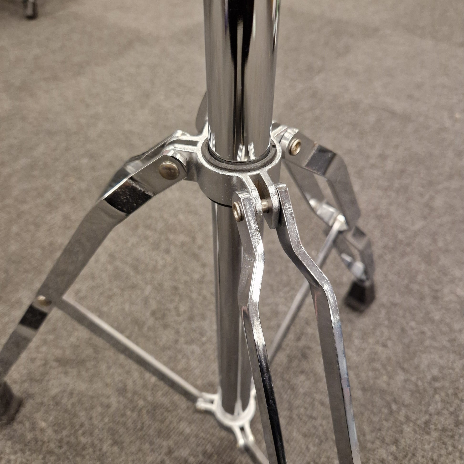 Pre-Owned Yamaha Close-up of a metallic bicycle handlebar on a gray background