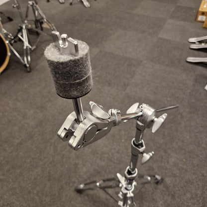 Pre-Owned Yamaha Close-up of a drum cymbal stand with a gray background