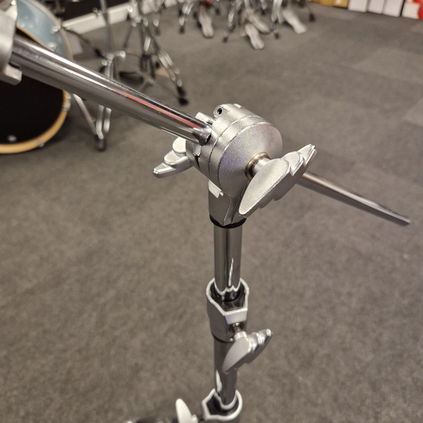 Pre-Owned Yamaha Close-up of a drum stand with a blurred background