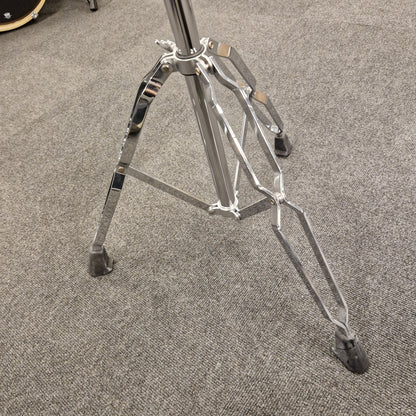 Pre-Owned Yamaha Metallic stand on a textured gray surface