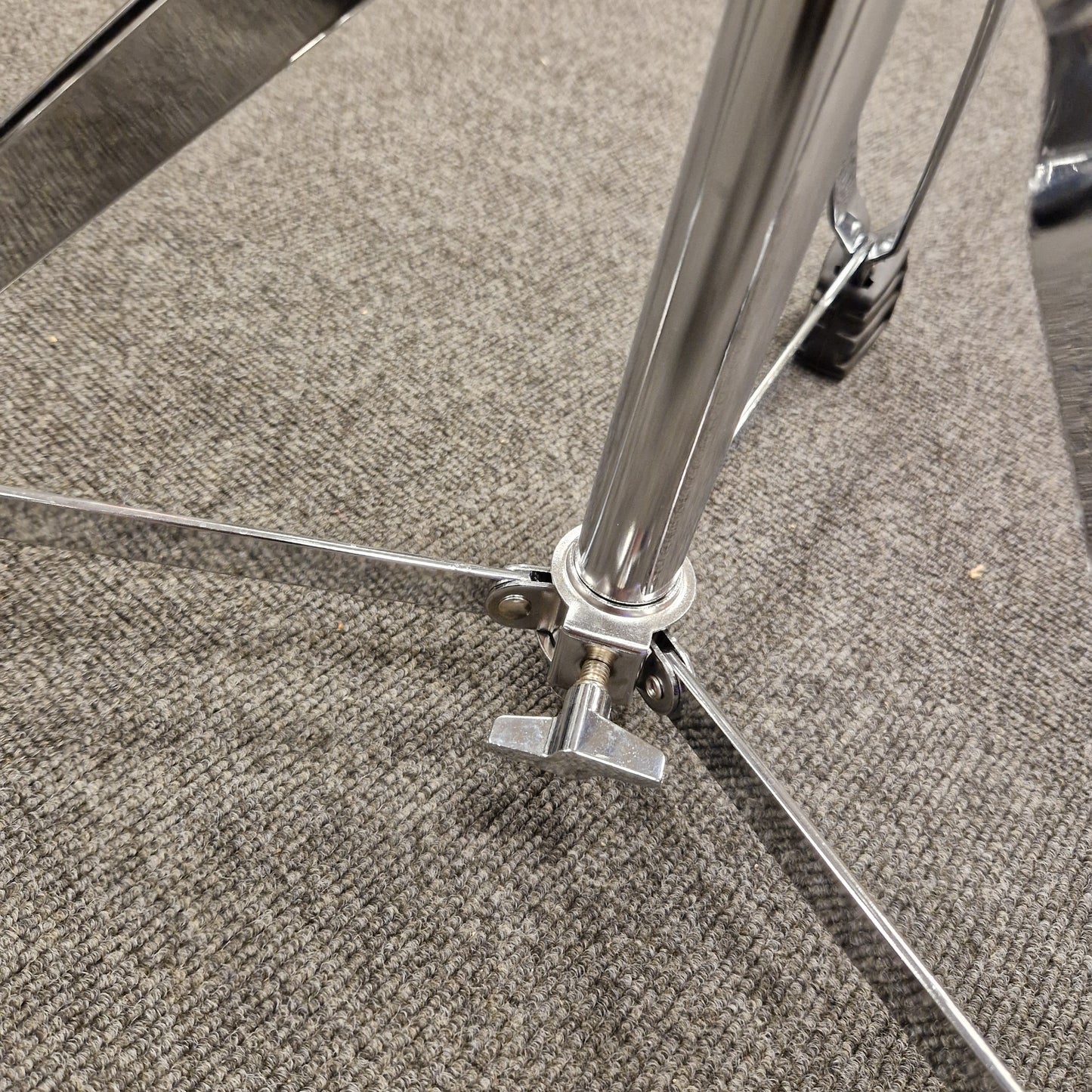 Pre-Owned Donner Close-up of a metal chair leg on a carpeted floor