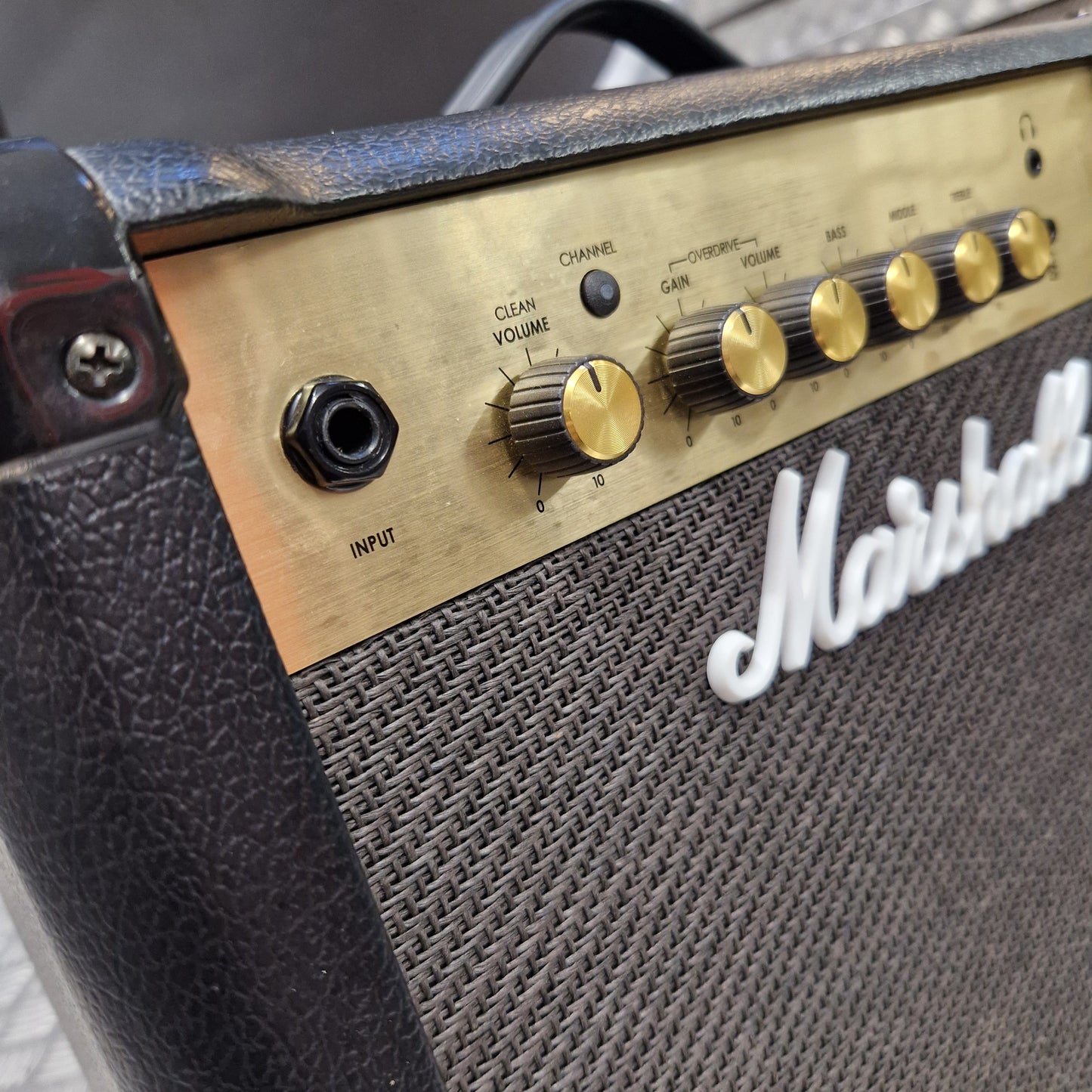 Pre-Owned Marshall MG15 Combo Guitar Amp Close Input