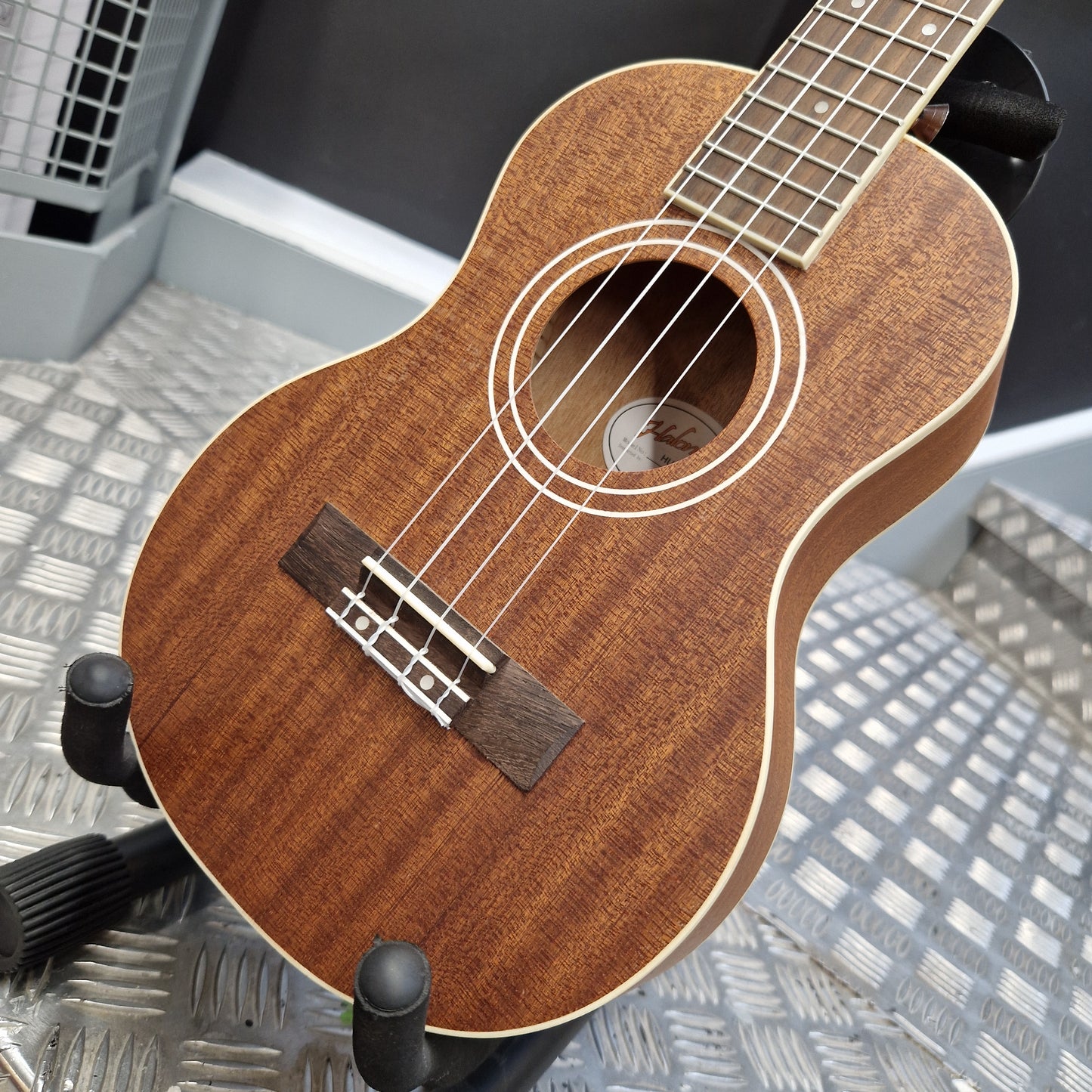 Pre-Owned Halona HUKT-25 Ukulele w/ Gig bag Front Close