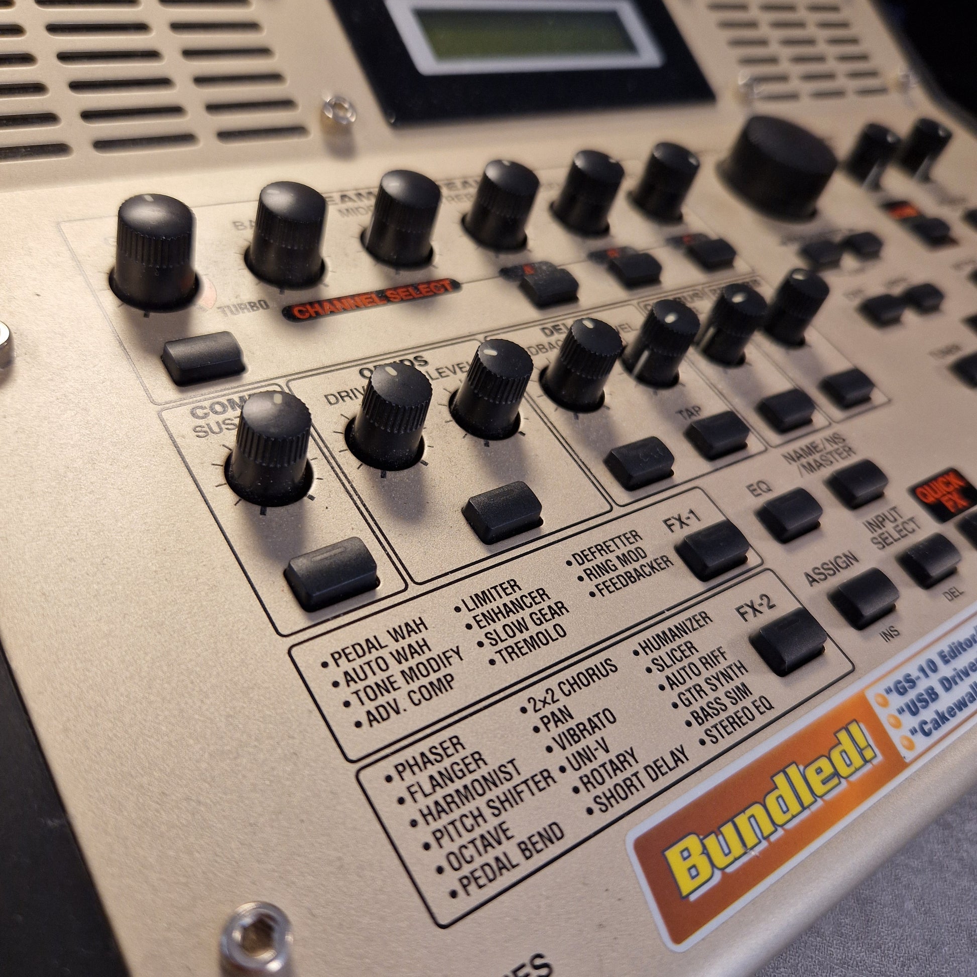 Pre-Owned Boss GS-10 Close-up of a vintage electronic device with knobs and labels, featuring the brand 'Hal平淡'.