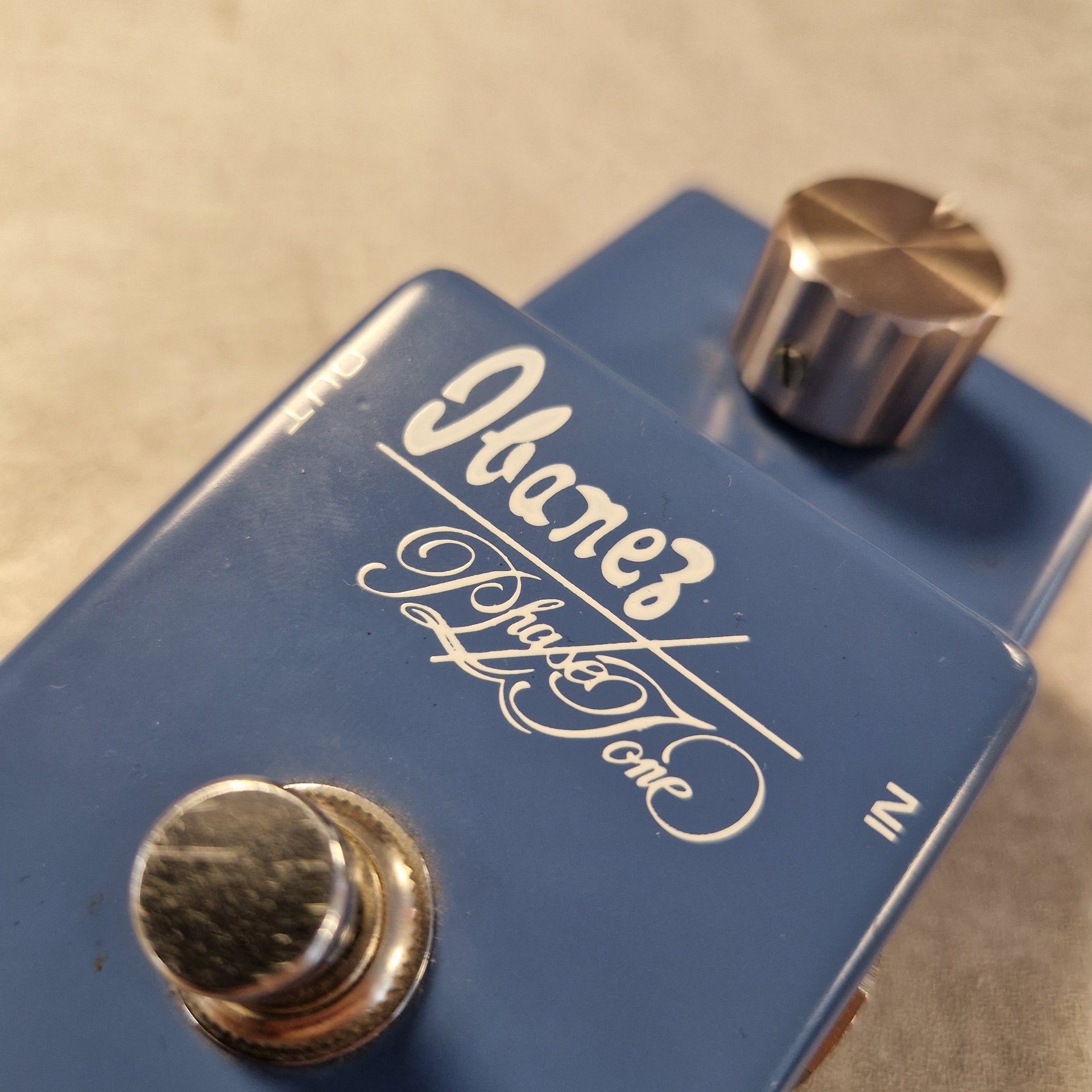 Pre-Owned Ibanez PT-999 Blue J瀚es Physio Tone pedal with silver knobs on a beige background