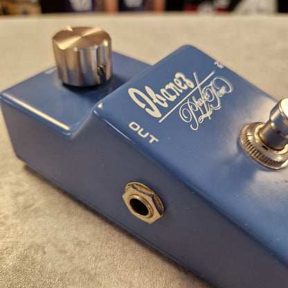 Pre-Owned Ibanez PT-999 Blue guitar effects pedal with 'Mane' branding on a beige surface