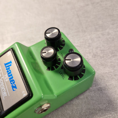 Pre-Owned Ibanez TS9 Green Ibanez guitar effects pedal with three knobs on a gray background