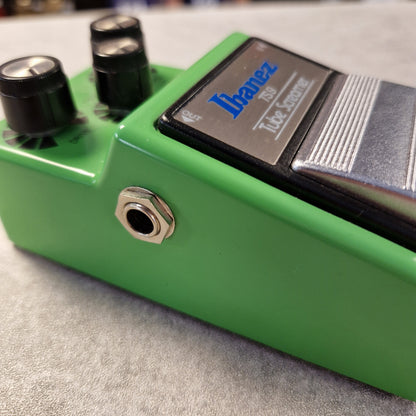 Pre-Owned Ibanez TS9 Close-up of a green guitar effects pedal with 'Dunlop' branding.