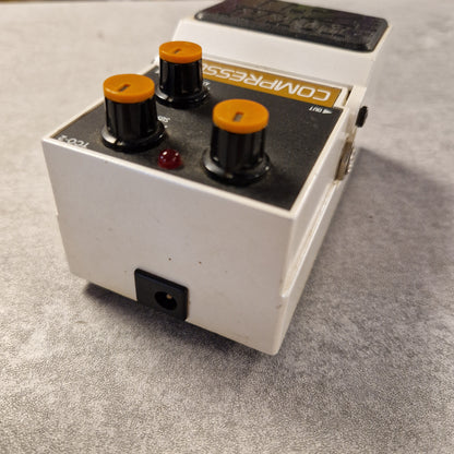 Pre-Owned Tokai Z-II TCO-2 Small electronic device with knobs and a label on a gray surface