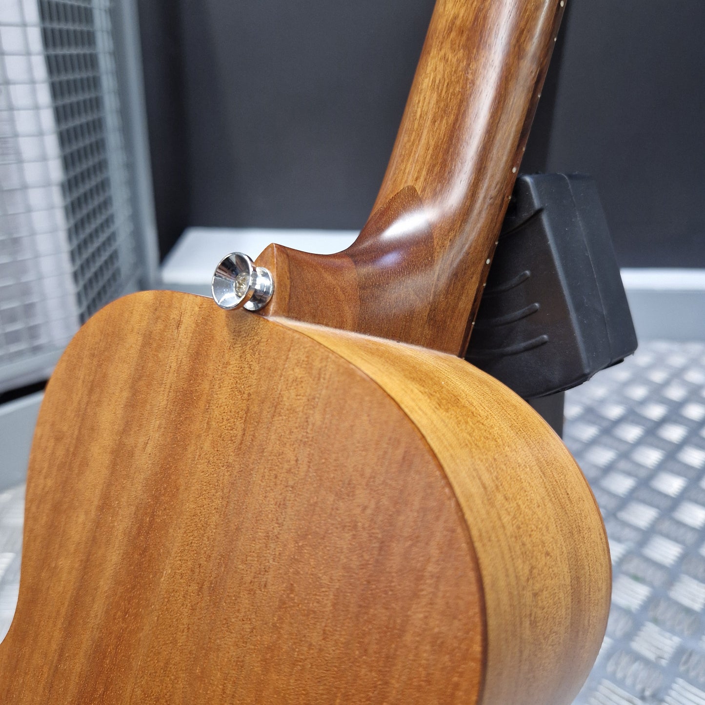 Pre-Owned Islander by Kanilea MT-4 Close-up of wooden rowing machine handles with a blurred background