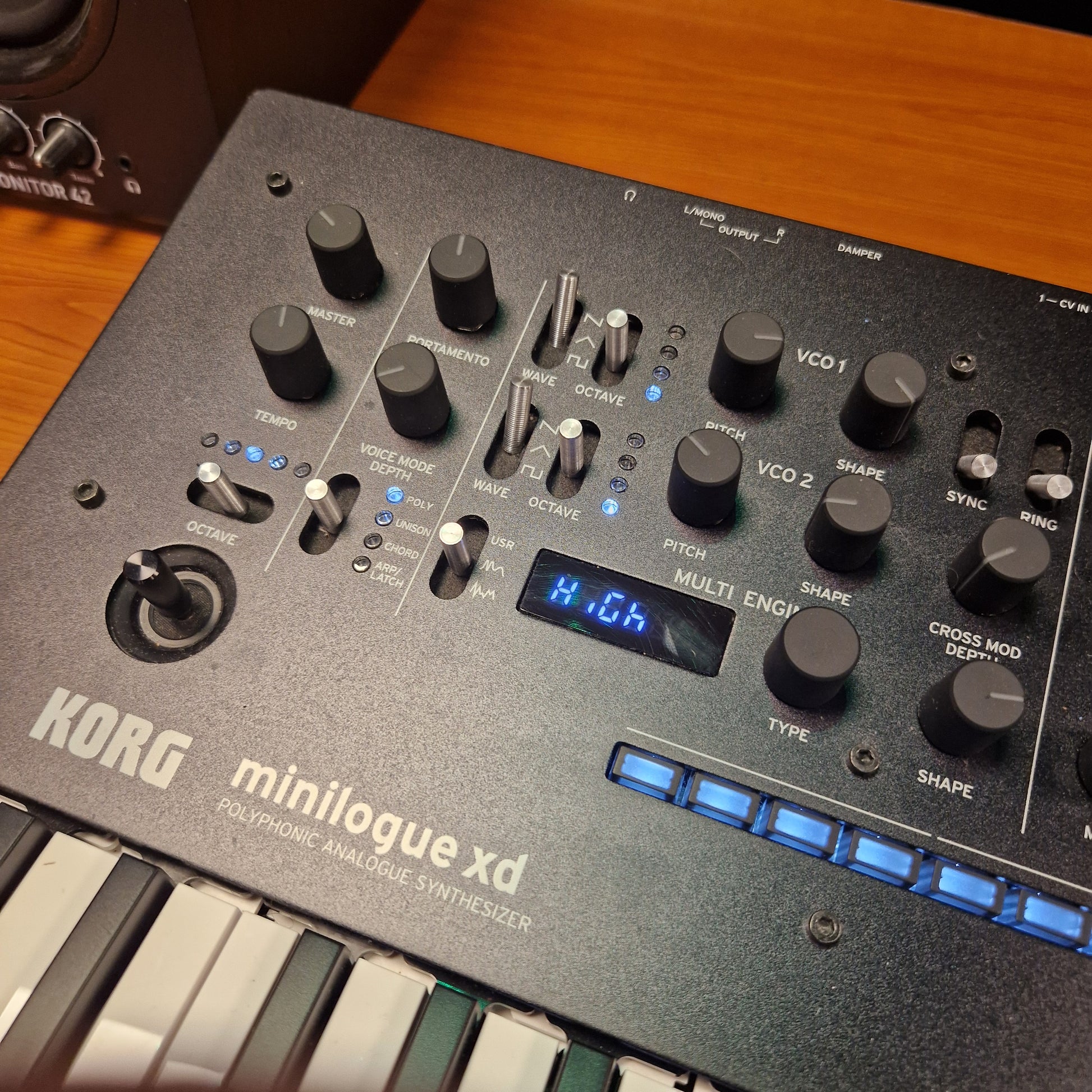 Pre-Owned Korg Minilogue XD KORG minilogue xd synthesizer on a wooden surface