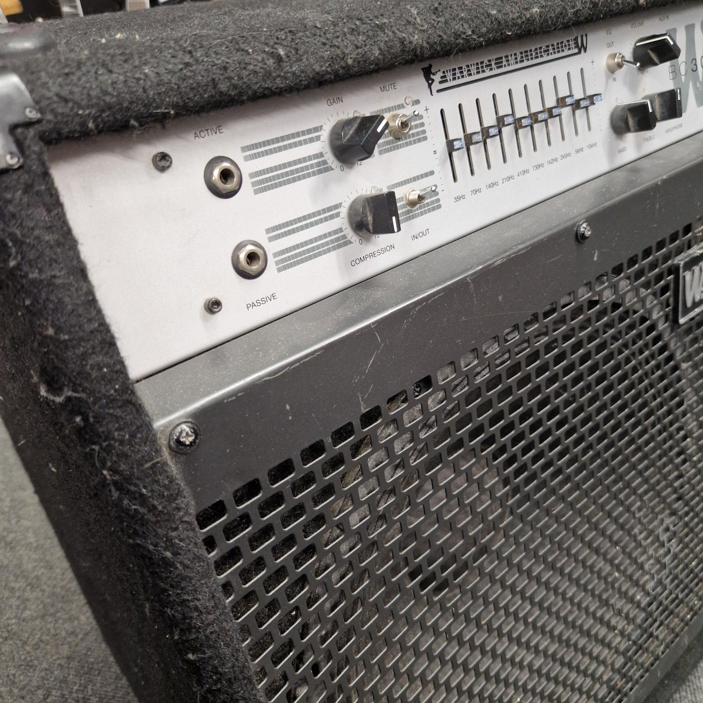 Pre-Owned Warwick BC300 Close-up of a speaker cabinet with control panel and grille