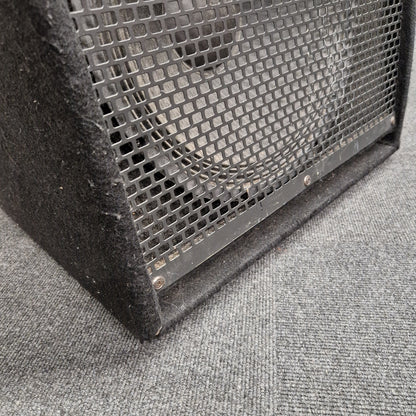 Pre-Owned Warwick BC300 Metallic grid on a textured gray surface