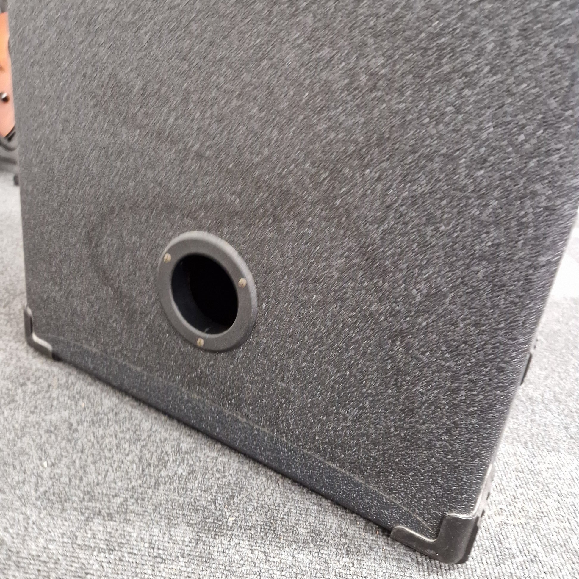 Pre-Owned Crate BX-100 Close-up of a gray textured surface with a circular hole.