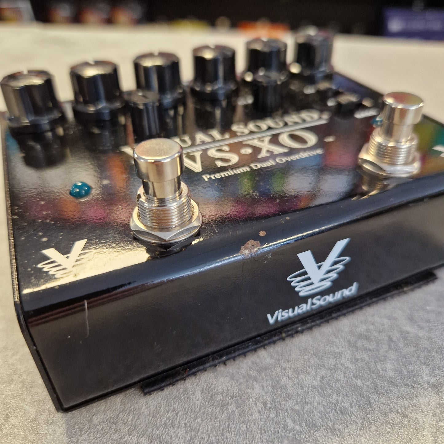 Pre-Owned Truetone VSXO Close-up of a guitar effects pedal with 'Visual Sound' branding.
