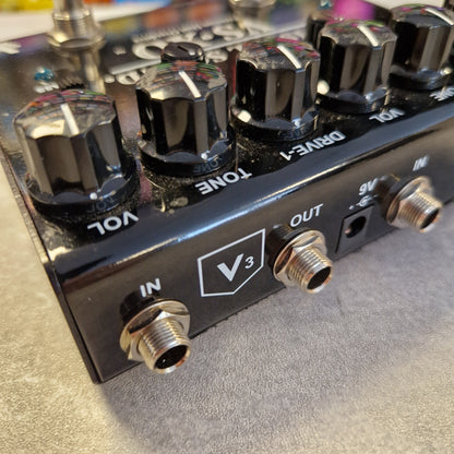 Pre-Owned Truetone VSXO Guitar effects pedal with control knobs and brand logo on a textured surface
