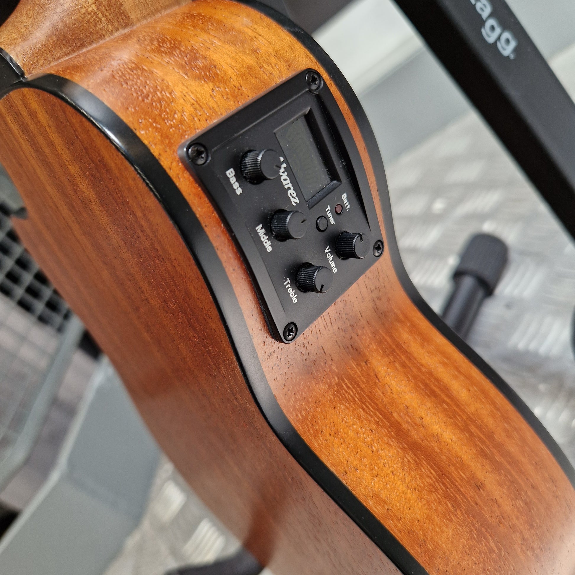Pre-Owned Alvarez RU26CCE Close-up of a guitar with control panel and 'Karez' branding.