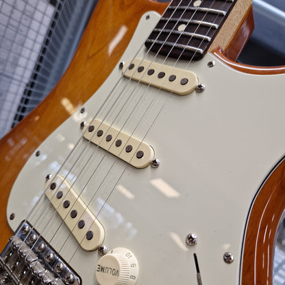 Pre-Owned Fender Performer Stratocaster Electric - Honeyburst