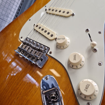 Pre-Owned Fender Performer Stratocaster Electric - Honeyburst
