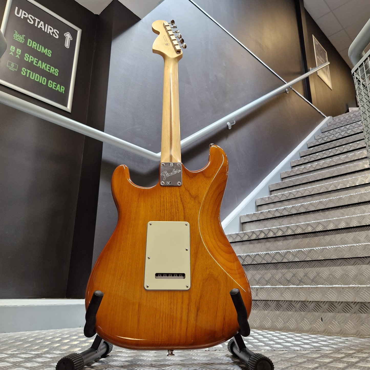 Pre-Owned Fender Performer Stratocaster Electric - Honeyburst