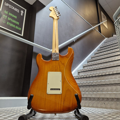 Pre-Owned Fender Performer Stratocaster Electric - Honeyburst