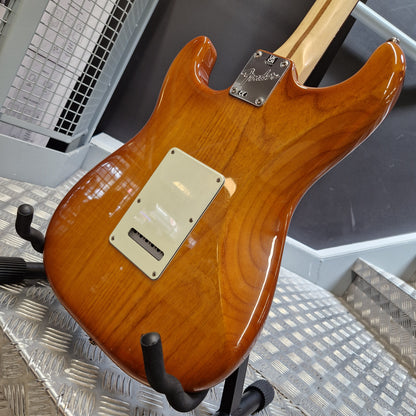 Pre-Owned Fender Performer Stratocaster Electric - Honeyburst