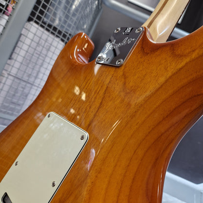 Pre-Owned Fender Performer Stratocaster Electric - Honeyburst