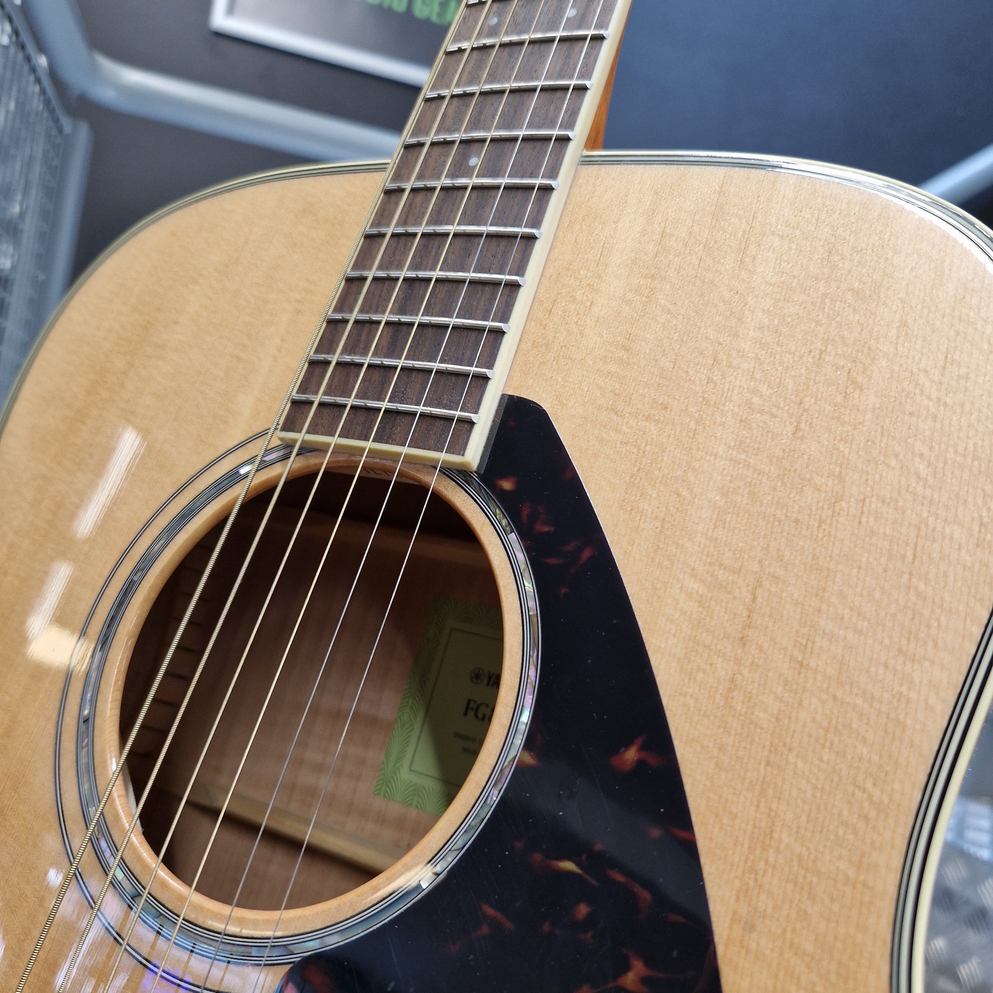 Pre-Owned Yamaha FG840 Close-up of an acoustic guitar with a tortoiseshell pickguard.