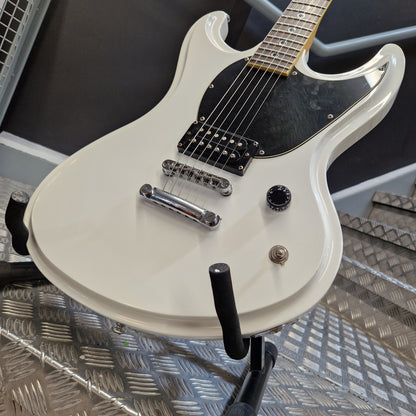 Pre-Owned Schecter Shaun Morgan Signature Electric - White A white electric guitar with a black pickguard and chrome hardware, photographed on a stand against a textured metal diamond plate background.