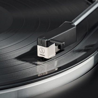 Audio-Technica ATN3600LC Close-up of a turntable needle on a vinyl record