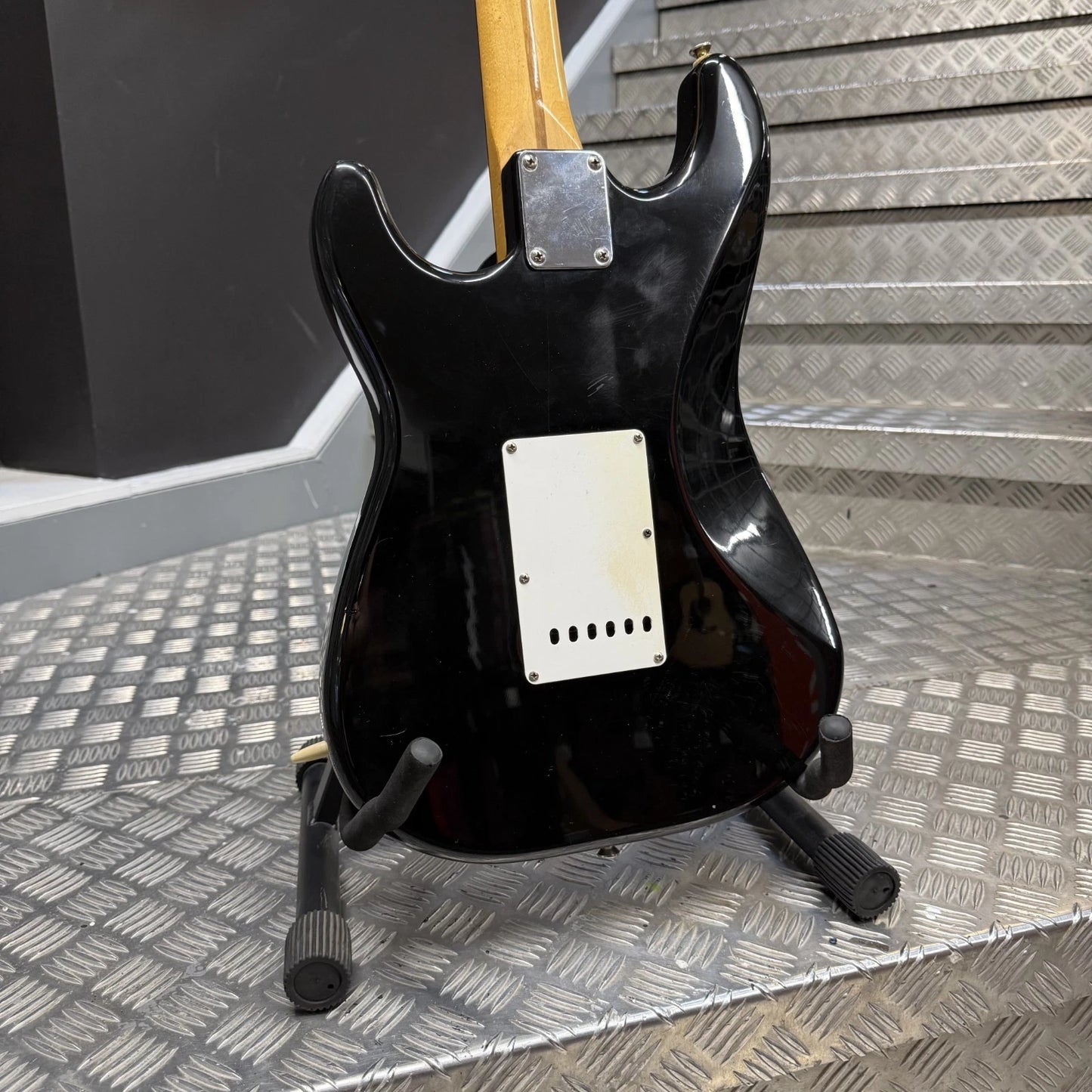 Pre-Owned Fender USA American Traditional Fat Stratocaster (Export Model) 1999 Electric - Black